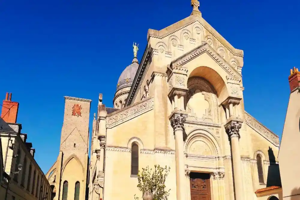 フランス ヒプノセラピー 対面セッション » ヒプノセラピー INCEPTICA(インセプティカ) フランス・トゥール市、旧市街地にあるヒプノセラピールーム