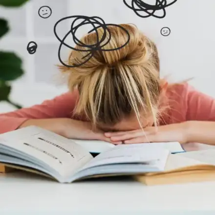 なぜデスクワークの後に浅い睡眠になるのか？